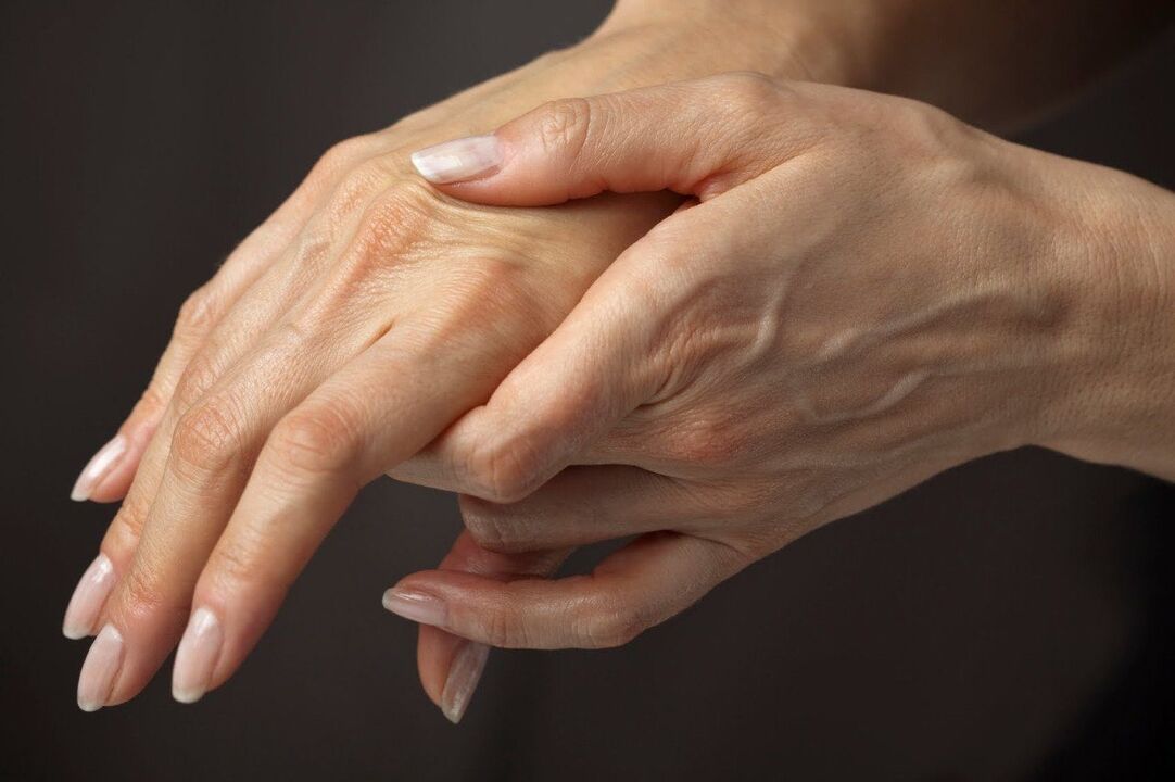 συμπτώματα πόνου στις αρθρώσεις των δακτύλων