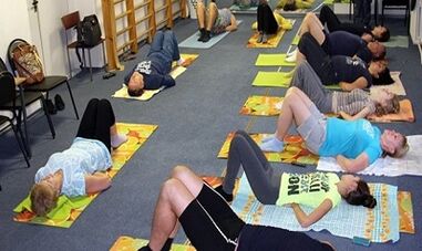 Ιατρική φυσική αγωγή για την αρθρίτιδα της άρθρωσης του γόνατος